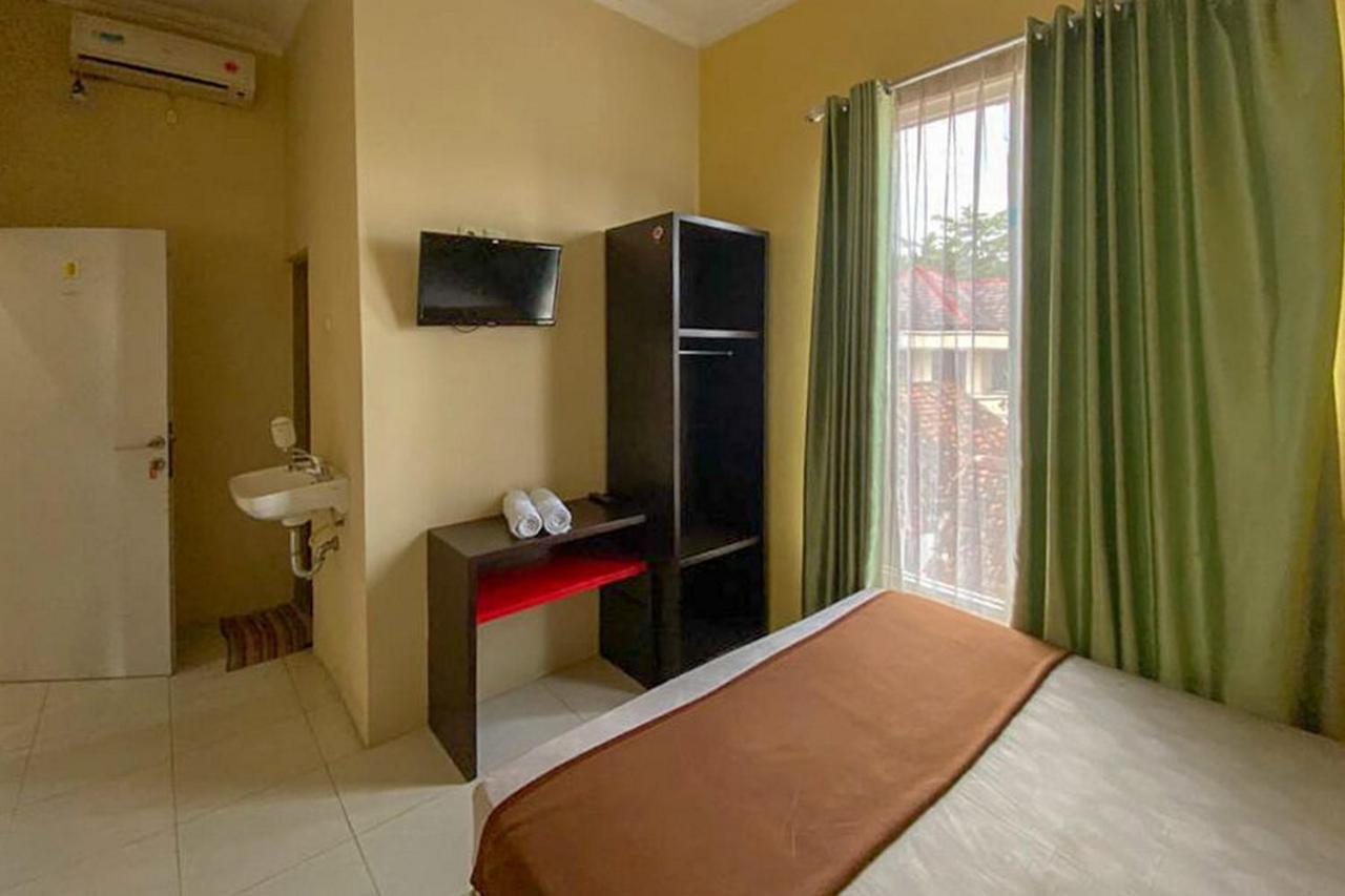 Rama Shinta Homestay Near Gembiral Loka Zoo Redpartner Yogyakarta Exterior photo