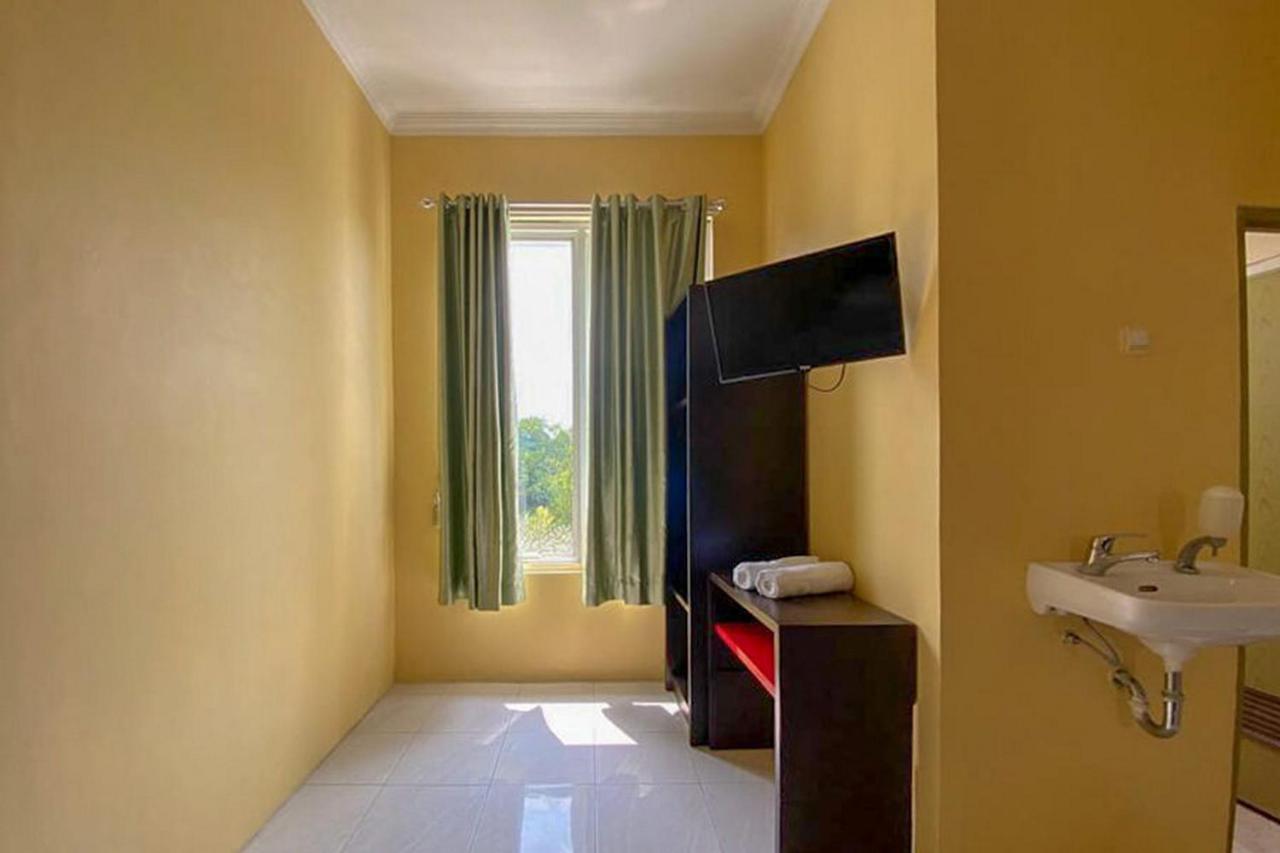 Rama Shinta Homestay Near Gembiral Loka Zoo Redpartner Yogyakarta Exterior photo